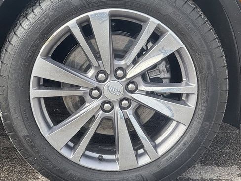 Used 2025 Cadillac XT6 Premium Luxury image 3