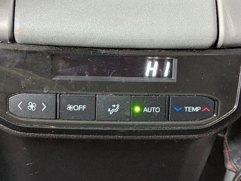 Used 2022 Toyota Highlander L image 24