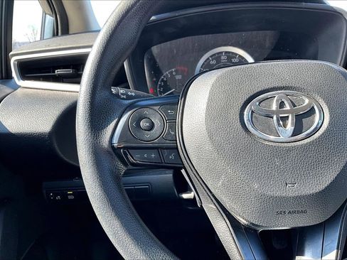 Used 2022 Toyota Corolla LE image 16