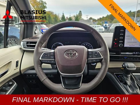 Used 2022 Toyota Sienna Platinum image 29