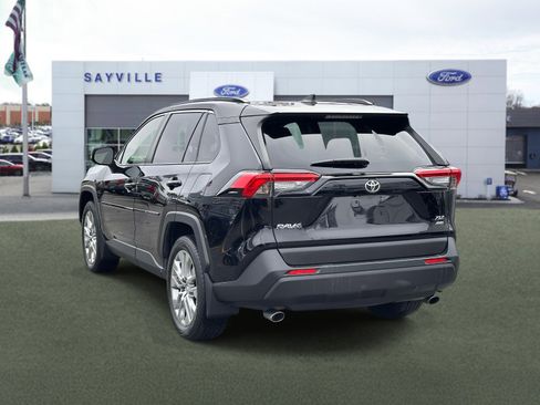 Used 2021 Toyota RAV4 XLE Premium AWD/4WD image 4