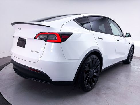 Used 2022 Tesla Model Y Performance AWD/4WD image 16