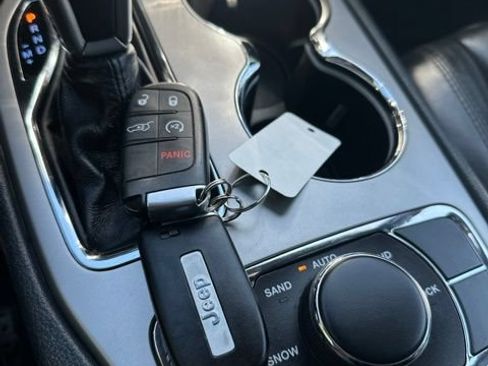Used 2018 Jeep Grand Cherokee Limited AWD/4WD image 32