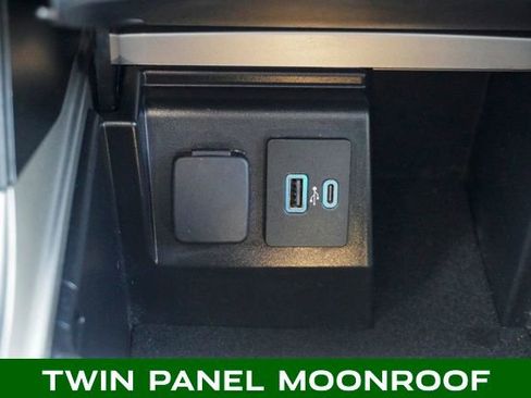 Used 2022 Ford Explorer Limited image 20