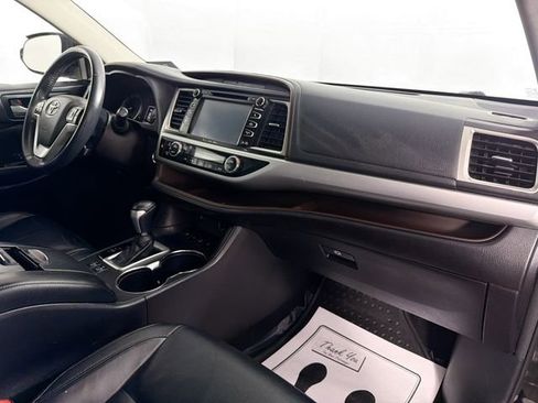 Used 2016 Toyota Highlander XLE AWD/4WD image 32