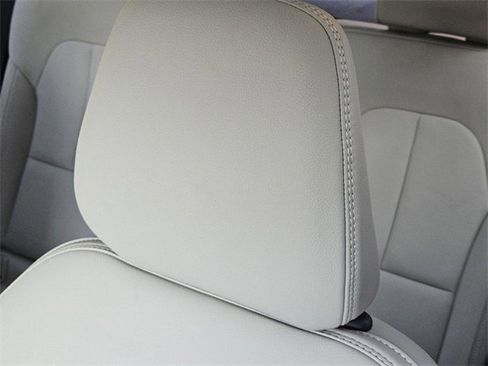 Certified 2025 Volvo XC40 B5 Ultra w/ Climate Package image 18