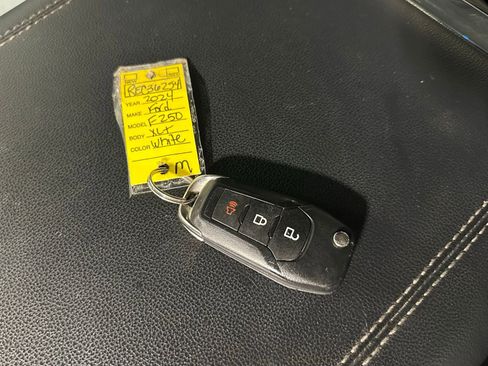 Used 2024 Ford F250 XLT w/ FX4 Off-Road Package image 40