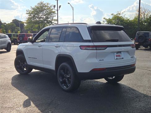 New 2025 Jeep Grand Cherokee Limited w/ Black Appearance Package image 15