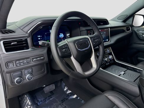 Used 2024 GMC Yukon XL Denali RWD image 9