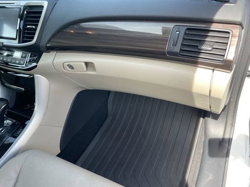 Used 2017 Honda Accord EX-L image 32