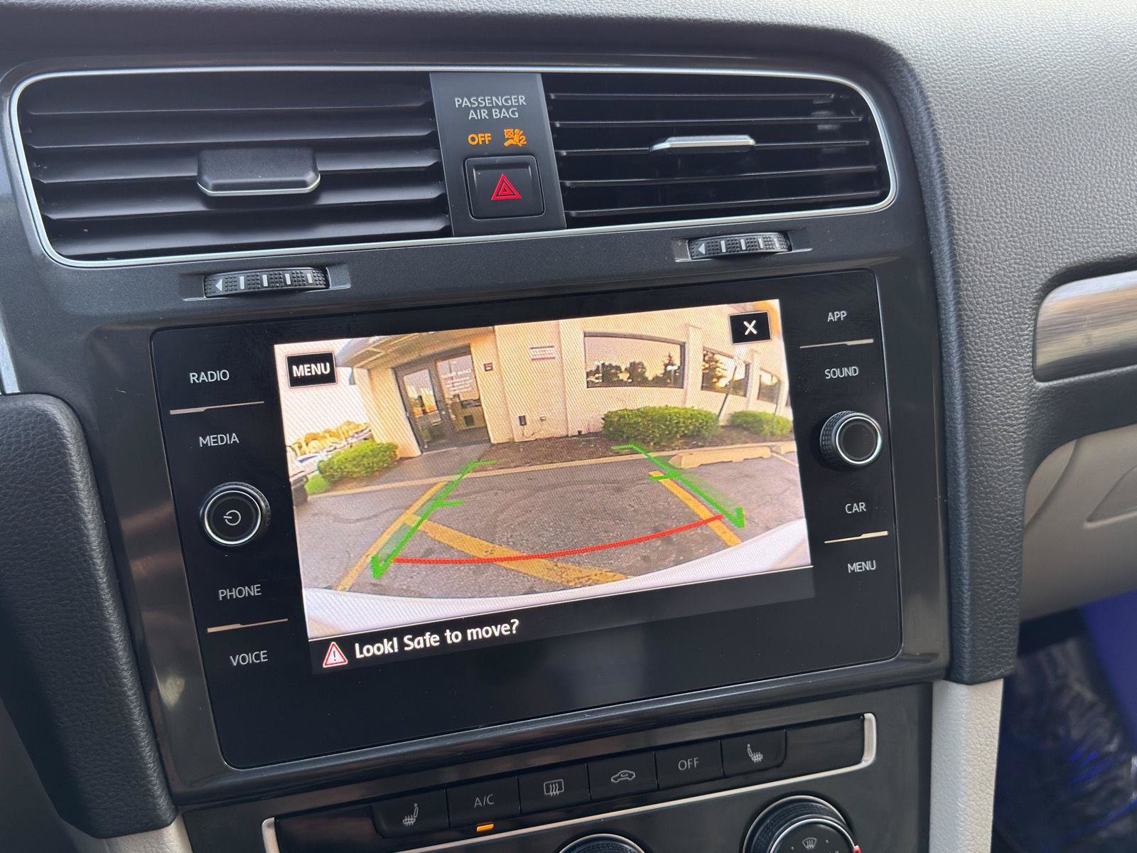 Used 2019 Volkswagen Golf 4-Door FWD image 25