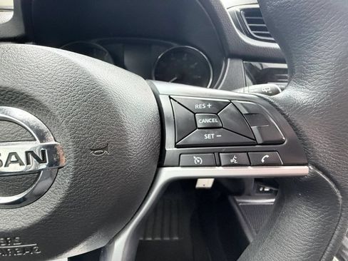 Used 2018 Nissan Rogue S FWD image 17