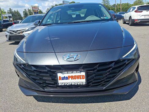 Used 2021 Hyundai Elantra SE FWD image 2