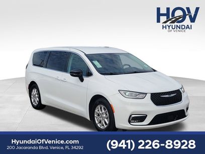 Used 2024 Chrysler Pacifica Touring-L