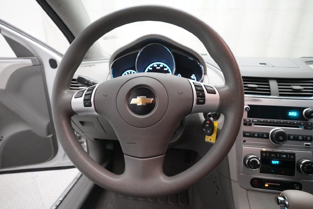 Used 2010 Chevrolet Malibu Hybrid FWD image 4