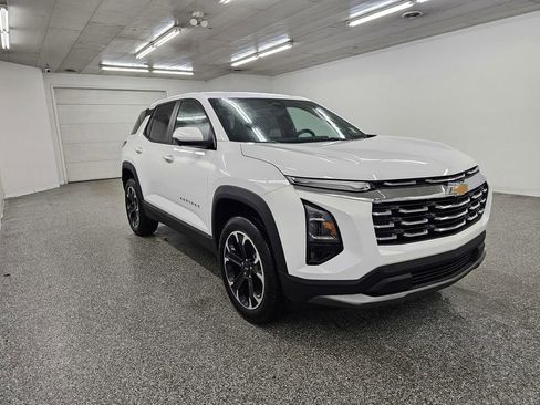 New 2026 Chevrolet Equinox LT w/ Convenience Package II AWD/4WD image 3