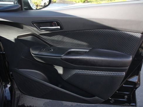 Used 2018 Toyota C-HR XLE image 27