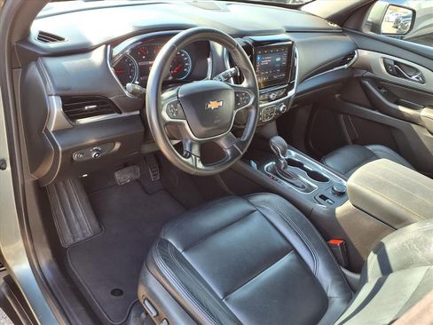 Used 2023 Chevrolet Traverse LT image 4