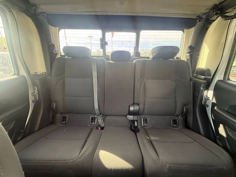 Used 2022 Jeep Gladiator Sport image 13