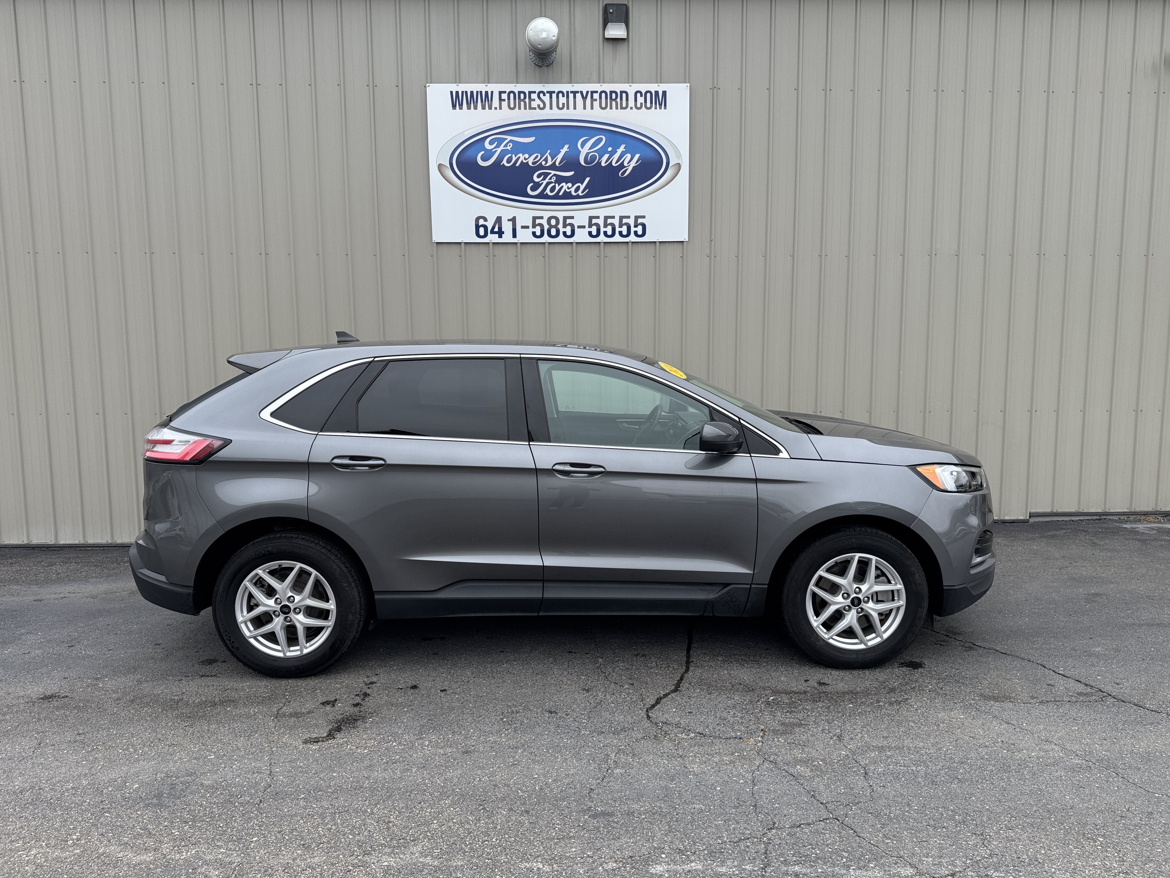 Used 2024 Ford Edge SEL AWD/4WD image 5