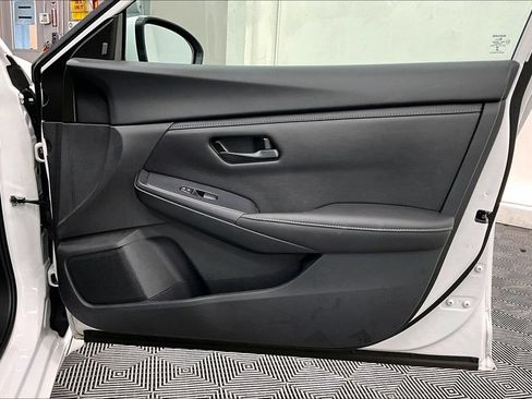 Used 2024 Nissan Sentra S FWD image 25