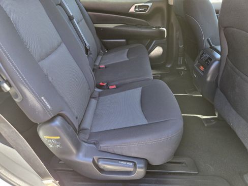 Used 2019 Nissan Pathfinder SV image 13