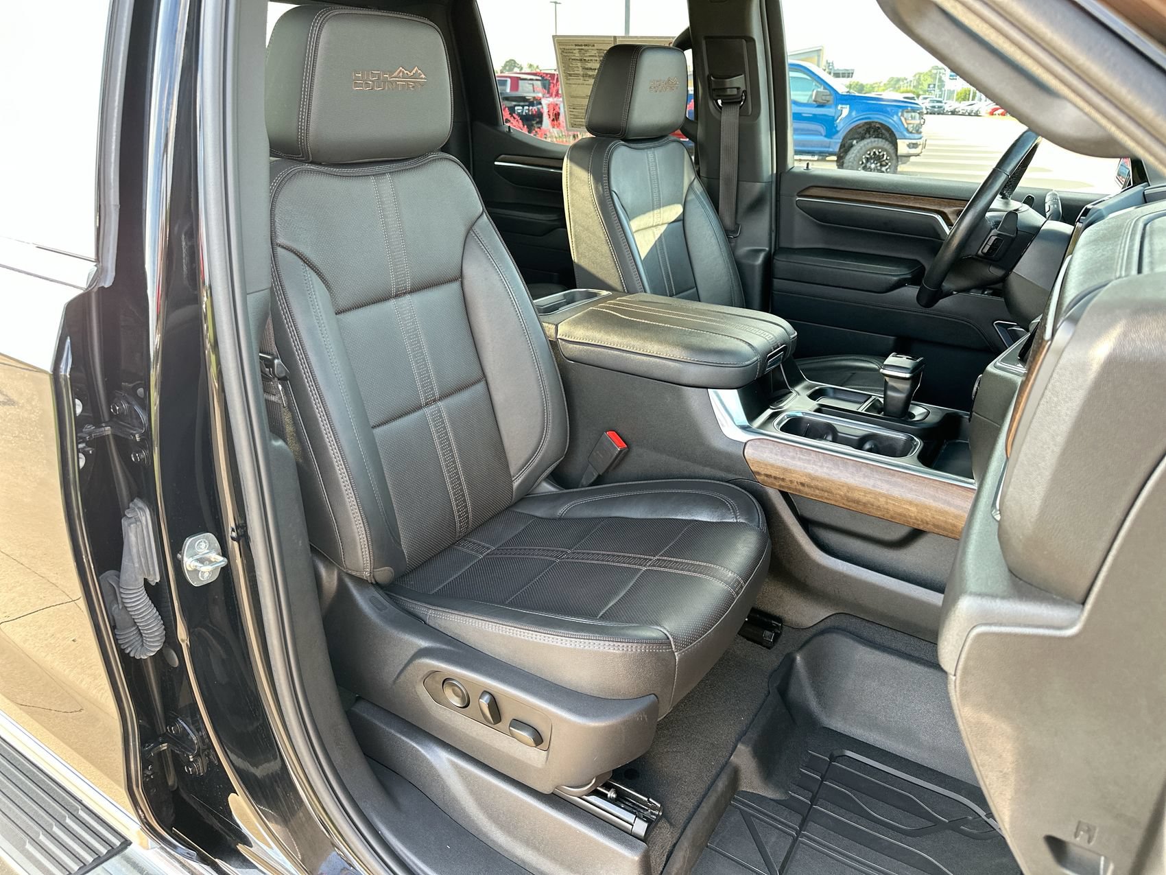 Used 2023 Chevrolet Silverado 1500 High Country w/ Technology Package AWD/4WD image 24