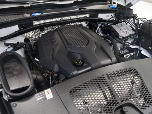 Certified 2026 Porsche Macan Turbo AWD/4WD image 14