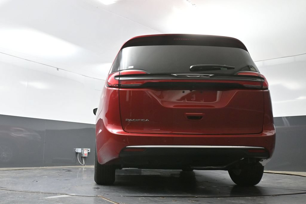 New 2027 Chrysler Pacifica Select w/ Family Tech Group FWD image 41