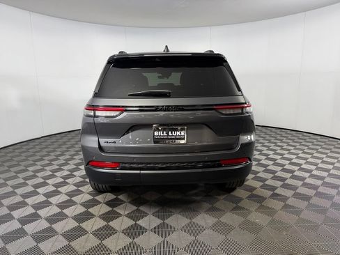 Certified 2025 Jeep Grand Cherokee Limited w/ Trailer Tow Package AWD/4WD image 7