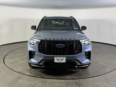 Used 2025 Ford Explorer ST image 2