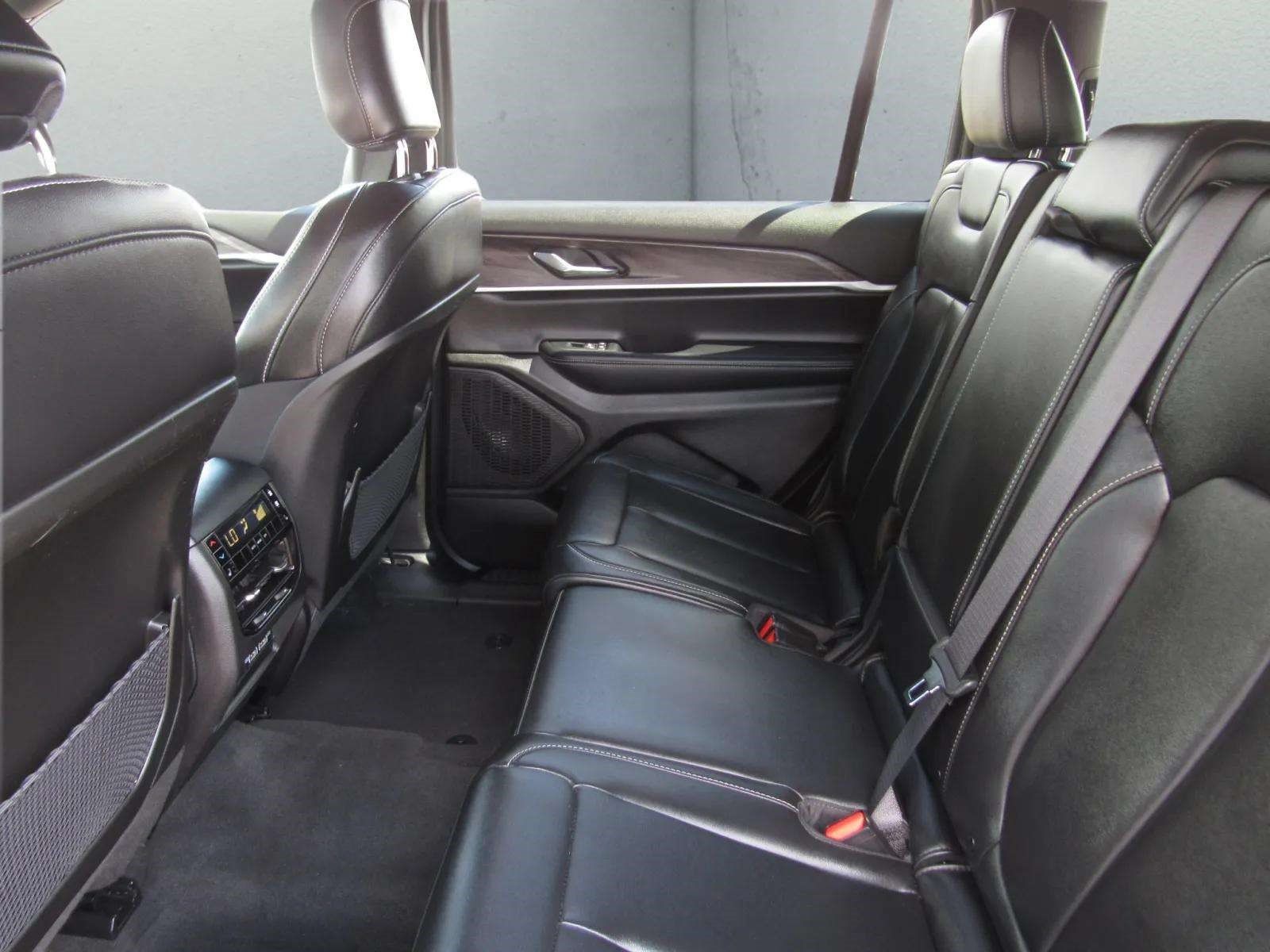 Used 2025 Jeep Grand Cherokee L Limited AWD/4WD image 15