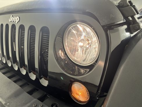 Used 2017 Jeep Wrangler Unlimited Rubicon AWD/4WD image 24