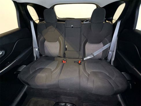 Used 2020 Jeep Cherokee Latitude w/ Cold Weather Group image 23