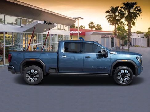 Used 2024 GMC Sierra 3500 Denali w/ Denali Reserve Package AWD/4WD image 2