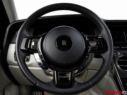 Used 2021 Rolls-Royce Cullinan image 28