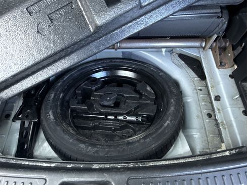 Used 2022 GMC Acadia SLE w/ Driver Convenience Package image 36