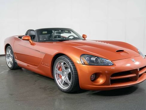 Used 2005 Dodge Viper SRT-10 w/ Copperhead Edition Group RWD image 2
