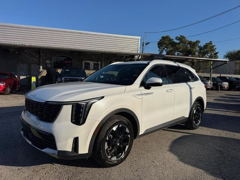 Used 2024 Kia Sorento S image 2