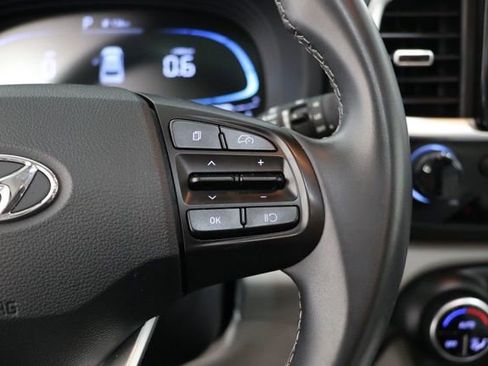 Used 2025 Hyundai Venue SEL FWD image 16