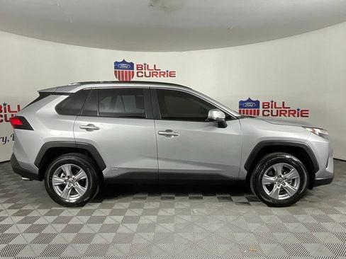 Used 2025 Toyota RAV4 XLE AWD/4WD image 2