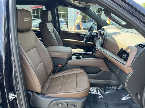 Used 2025 Chevrolet Tahoe High Country RWD image 27