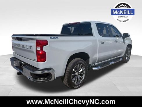 Used 2024 Chevrolet Silverado 1500 LT w/ Z71 Off-Road Package AWD/4WD image 8