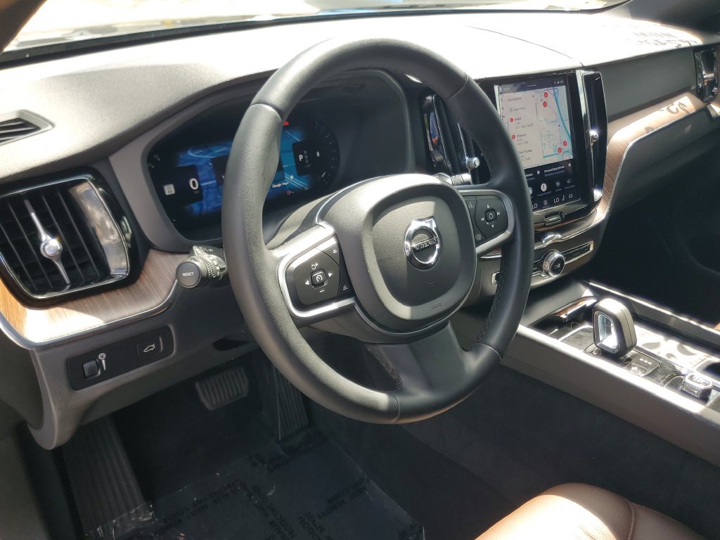 Certified 2022 Volvo XC60 B5 Momentum w/ Protection Package Premier AWD/4WD image 17
