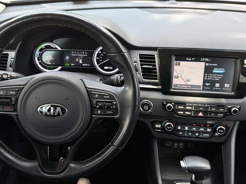 Used 2019 Kia Niro Touring FWD image 21