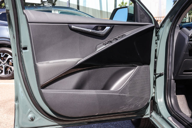 Certified 2025 Kia Niro EX FWD image 22