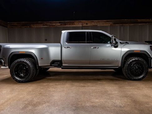 Used 2026 GMC Sierra 3500 Denali Ultimate image 11