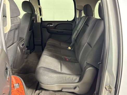 Used 2014 Chevrolet Suburban LS RWD image 28