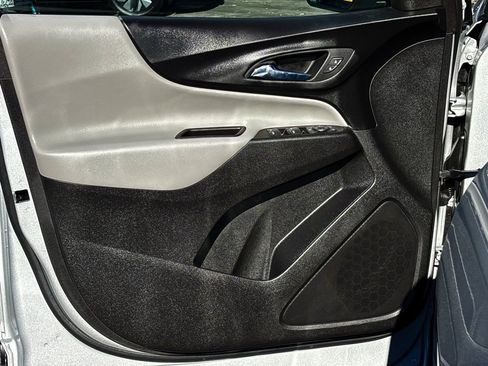 Used 2020 Chevrolet Equinox LS image 11