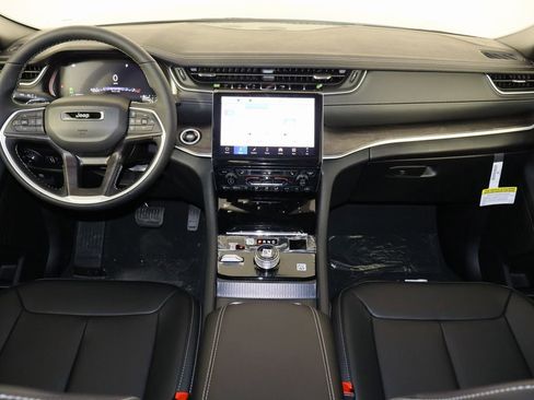 New 2025 Jeep Grand Cherokee Limited image 13